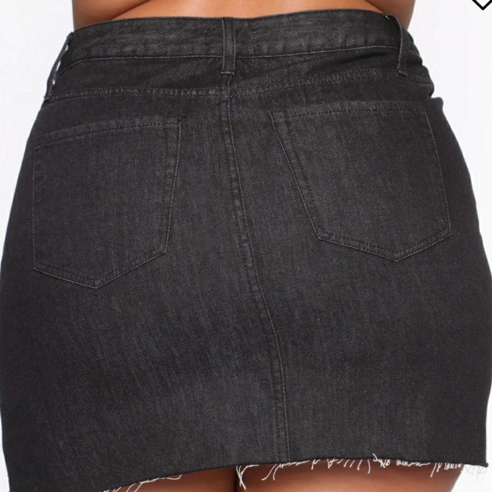 Mini Skirt - Picture 2 of 2